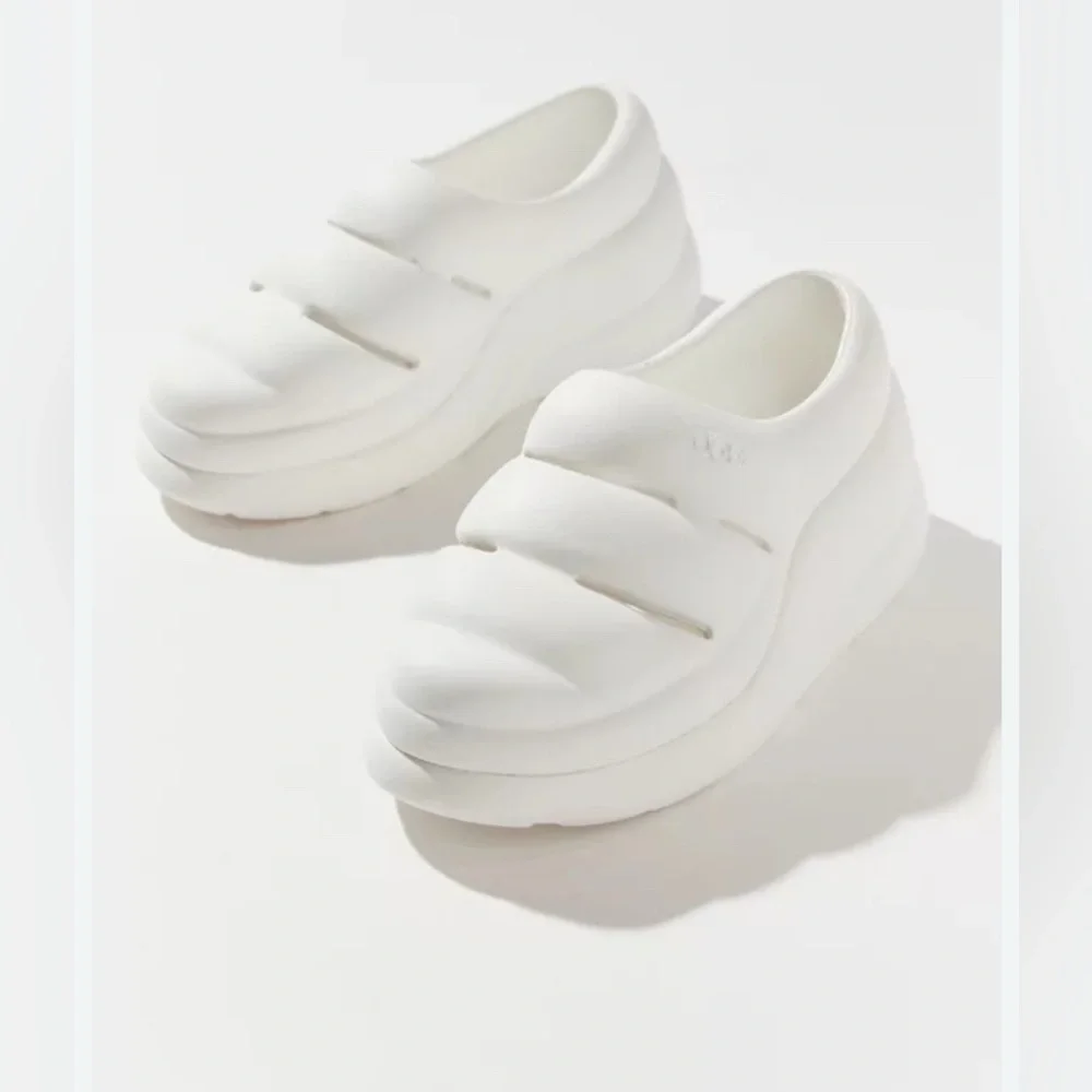 NWT UGG women’s Yeah clog gorpcore platform loungewear casual size 8/EU 39